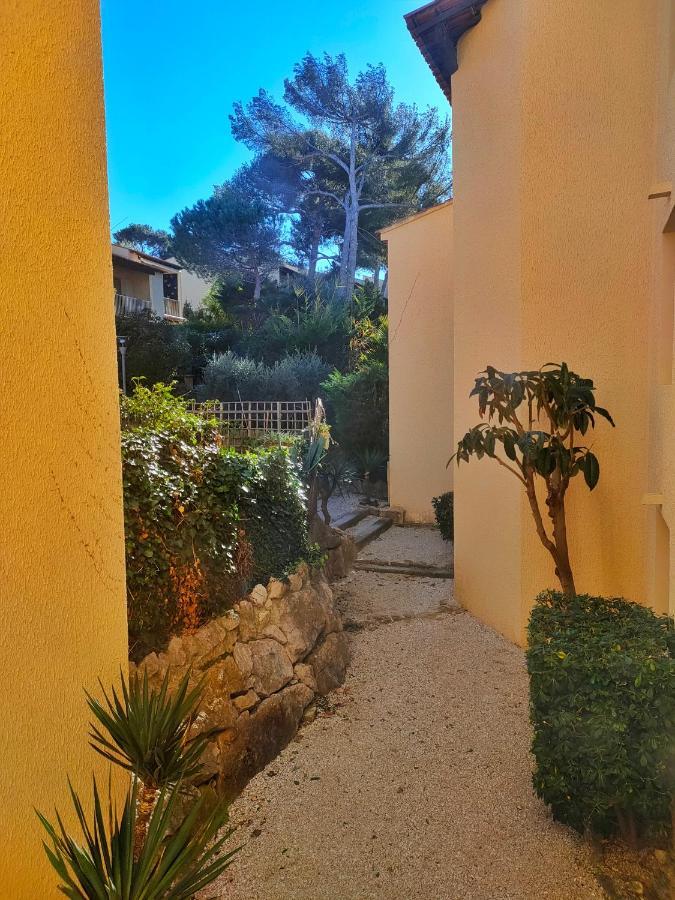 Appartement Avec Terrasse Vue Mer, Proximite Plage, Place Parking Sanary-sur-Mer Exterior photo